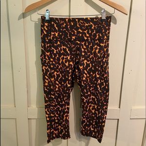 Fabletics oasis high waisted pocket crop sz small